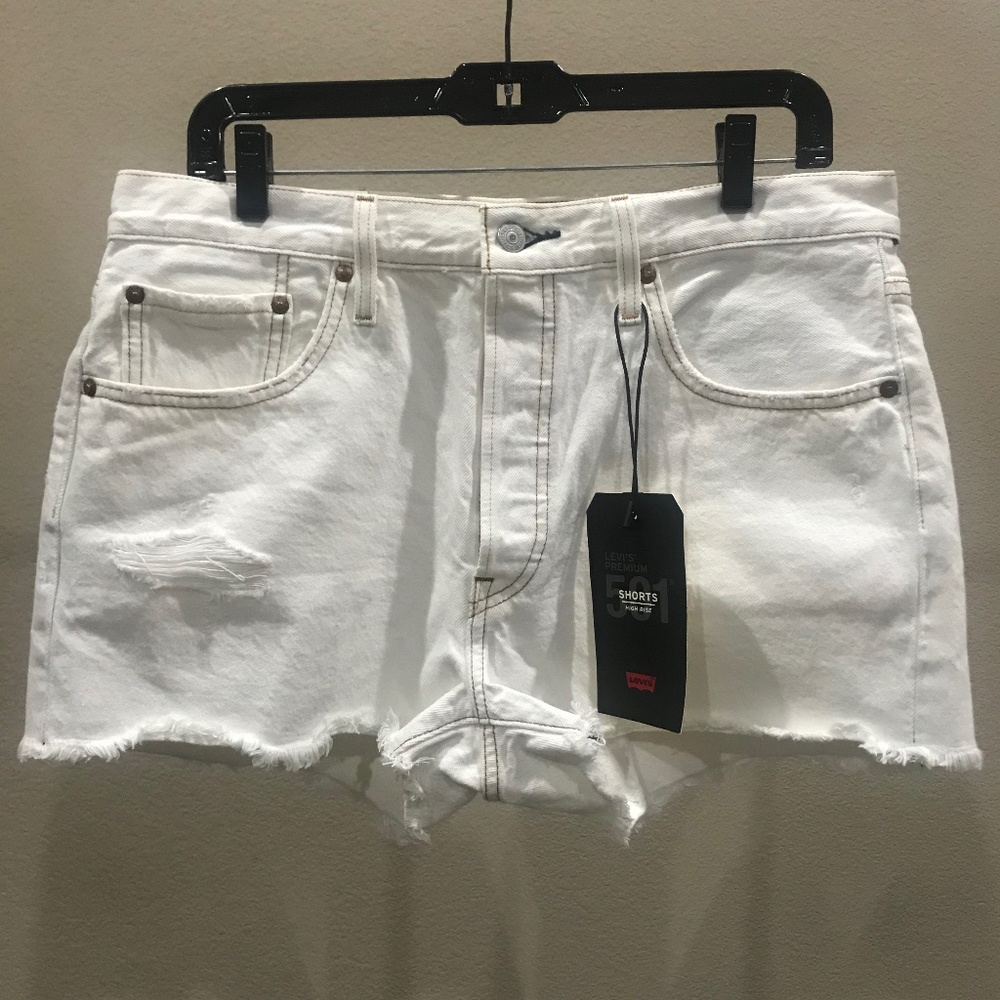 NWT Levis Women High Rise distress raw hem shorts